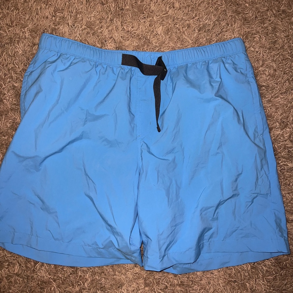 Columbia relaxes swim trunks